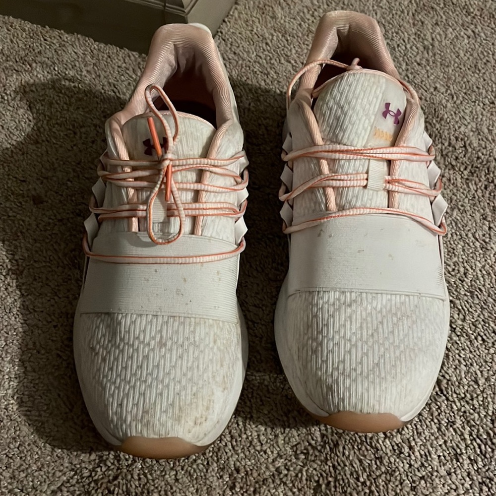 Womens Underarmour Tennis Shoes
